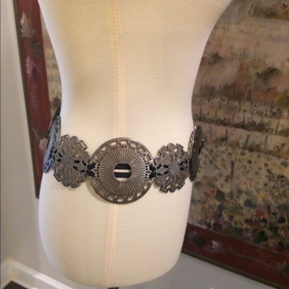 Metal Disc Conch Stretch Belt View 2
